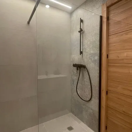 Apartamento Eden Beach شقة